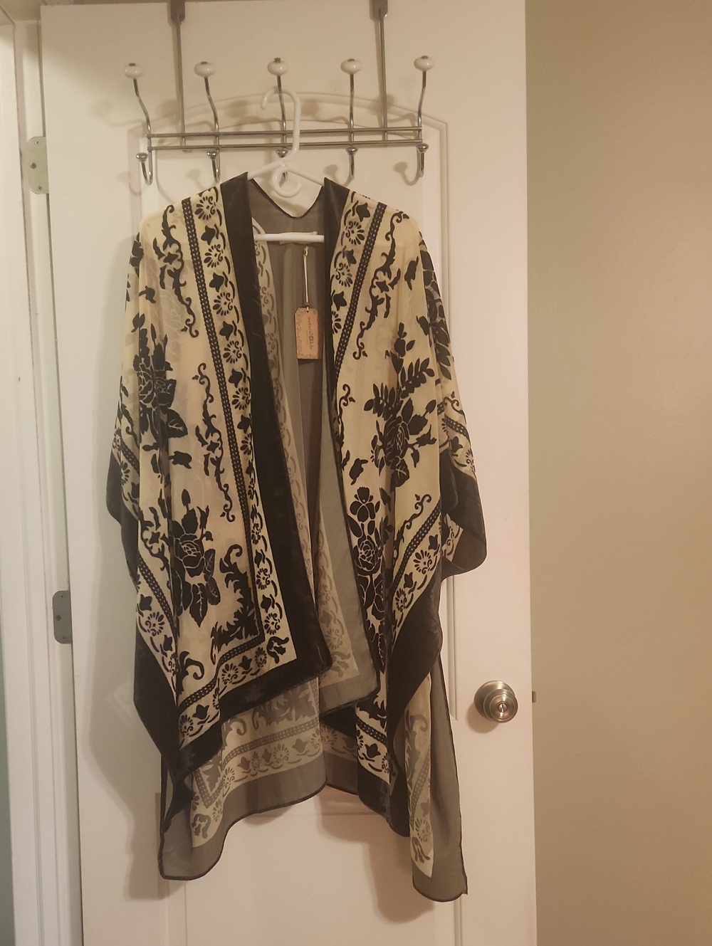 NATURAL LIFE Cream and Black Floral Kimono Cardigan